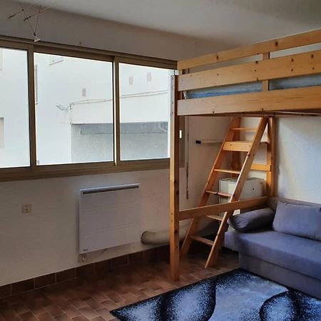 Studio Cabines 6 Couchages 150 M De La Plage Et A Quelques Secondes Des Commerces Wifi Gratuit ลา กร็องเดอ-ม็อต ภายนอก รูปภาพ